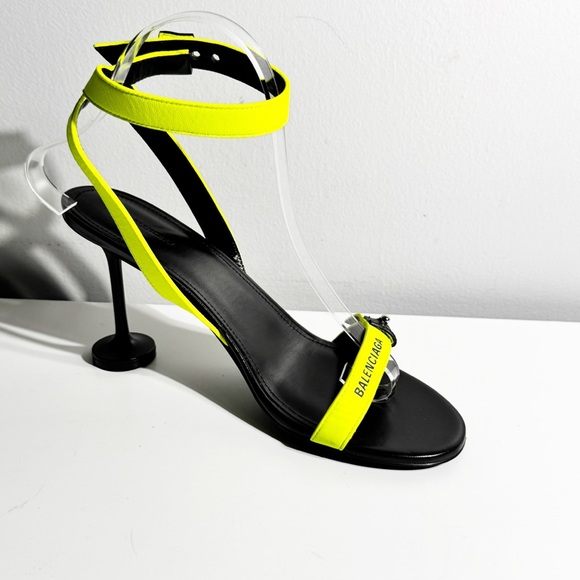 New Balenciaga Neon Yellow and Black Heel left foot only - Picture 1 of 8